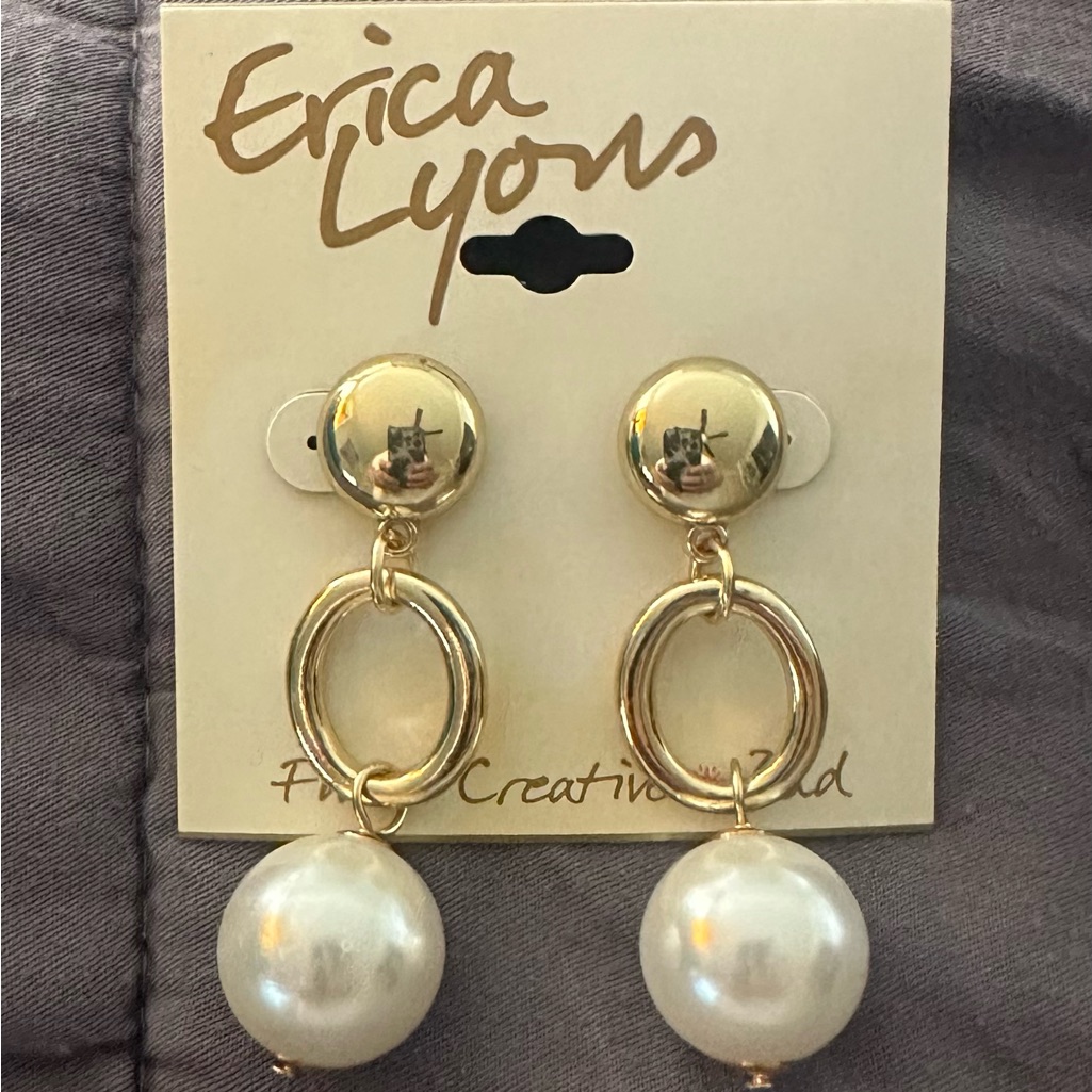 Erica Lyons Gold And White Pearl Earrings 17$